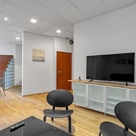 Bright Apartment In The Heart Of The City! Рейк'явік Екстер'єр фото